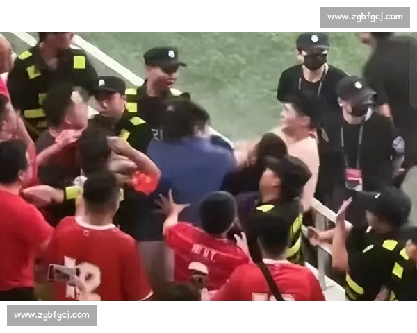 成都蓉城严斥球迷恶意涂鸦 承诺依规重罚维护赛事文明 成都蓉城严斥球迷恶意涂鸦 承诺依规重罚维护赛事文明
