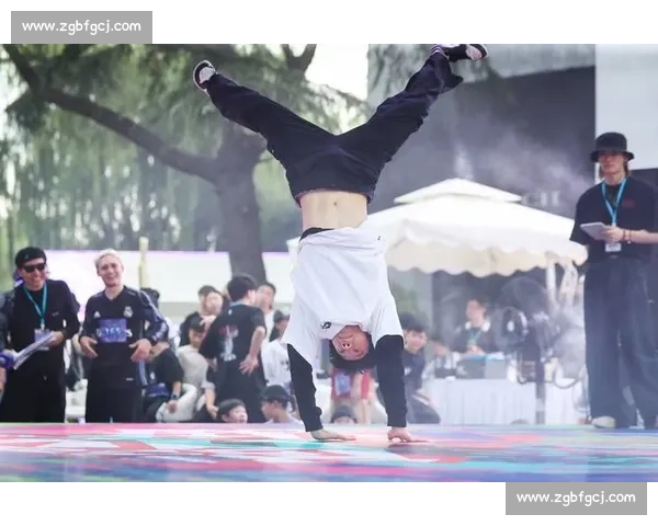 霹雳舞赛场:当街舞碰撞中国功夫,上演热血 “功夫对话” 霹雳舞赛场:当街舞碰撞中国功夫,上演热血 “功夫对话”