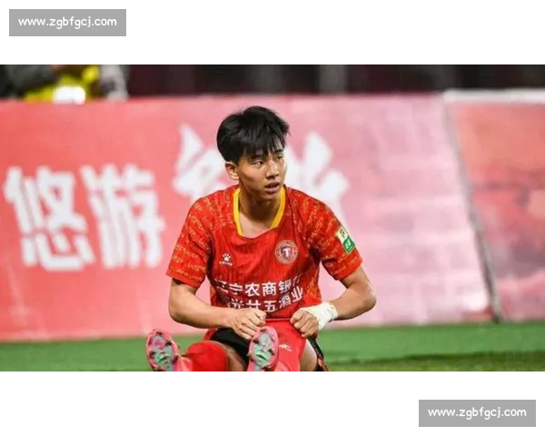 武汉三镇双星闪耀！何锦程接棒张家鸣入选拜仁世界队